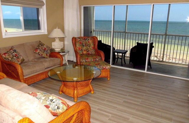 Amazing Ocean View Condo on the Beach!