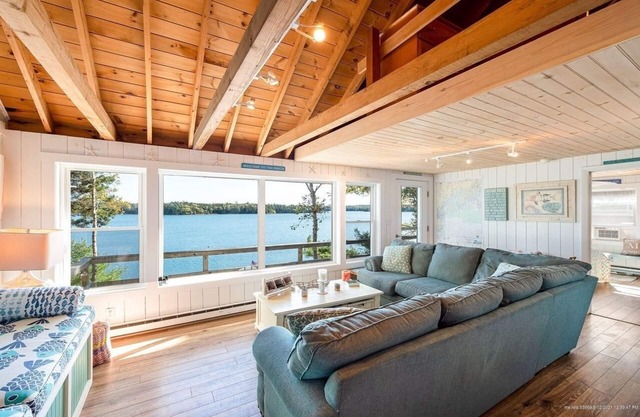 Amazing Oceanfront Private Cottage Deep H2O Dock