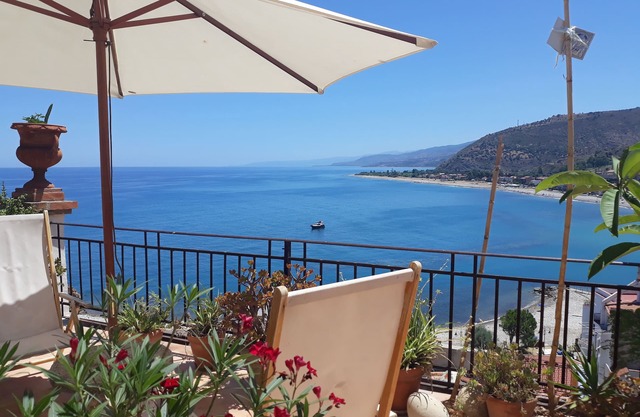 Amazing panoramic terrace in Castel di Tusa - air conditioning & wi-fi