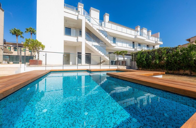 Amazing penthouse with stunning views of the sea and the mountains.