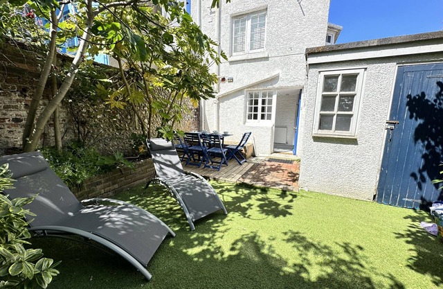 Amazing Private Apartment with Garden & Off Street