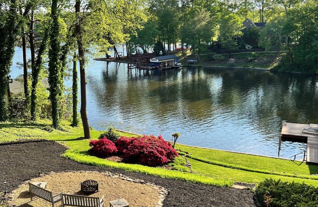 Amazing Views at Dragonfly! HOT TUB! Kayaks, BOUNCER w Slide, SUP's, Fire Pit!
