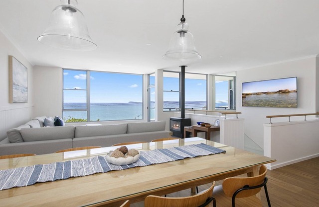 Amazing views, stunning beaches and beautiful bushwalks
