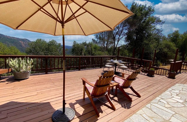 Amazing views, private, quite, clean. Snow/ski play 20 minute drive.