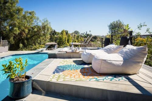 Amazing Views with Heated Pool and Jacuzzi Near Beach