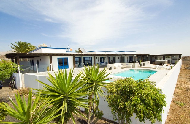 Amazing villa with sea views along with peaceful surroundings.