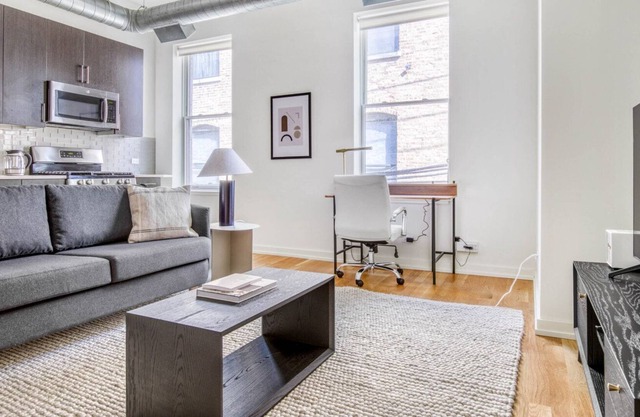 Amazing Wicker Park 2BR w/ W/D, 2 blocks to Blue Line, by Blueground