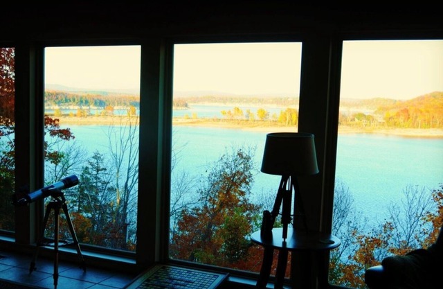 Amazing year-round lake view retreat with hot tub!