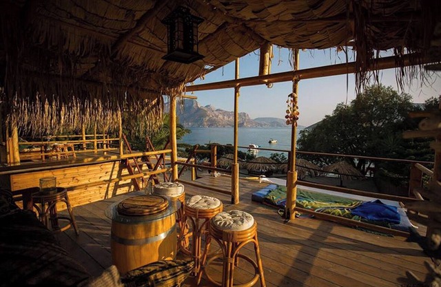 Ambelli The Pirates Cabin - Endeavor