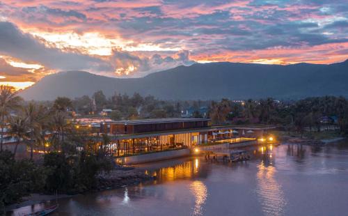 Amber Kampot