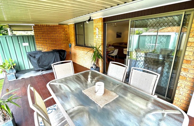 Amelia Shores - close to bowling club and lake