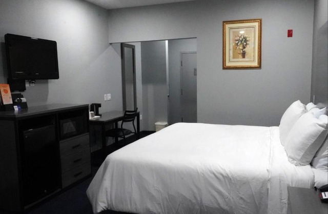 Americas Best Value Inn and Suites Bush International Airport