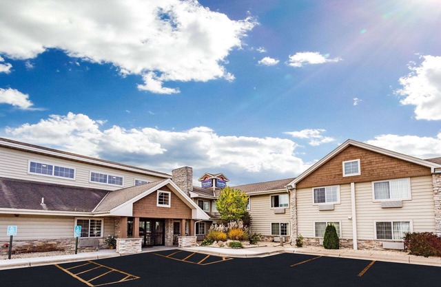 AmericInn by Wyndham Hotel and Suites Long Lake