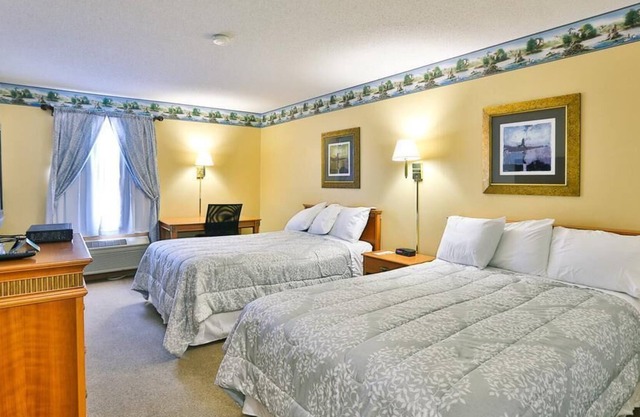 AmeriVu Inn & Suites / Standard Room, 2 Queen Beds