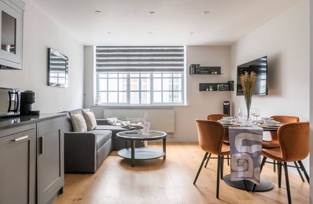 Amigos Nest - Farringdon - by Frankie Says