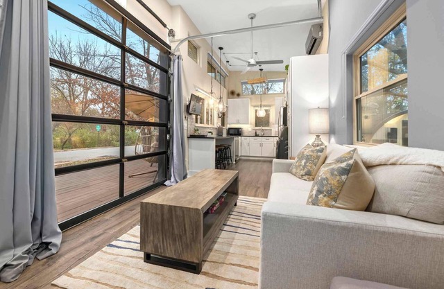 Amp House-Seen on Tiny House Nation-Sauna-1mi to DT