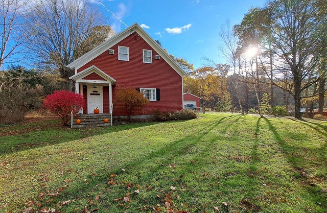 Amy's Schoolhouse -6 bedroom, minutes to Dreams Park and Cooperstown Center