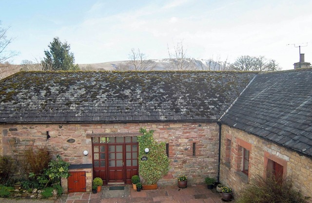 An attractive and spacious cottage close to the River Eamont.