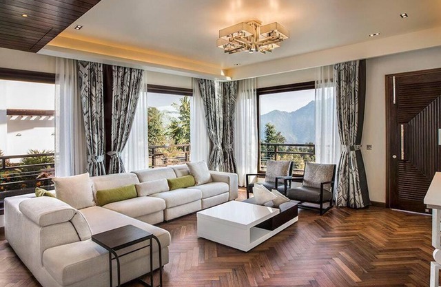 An extravagant Pushp villa overlooking the Ganges