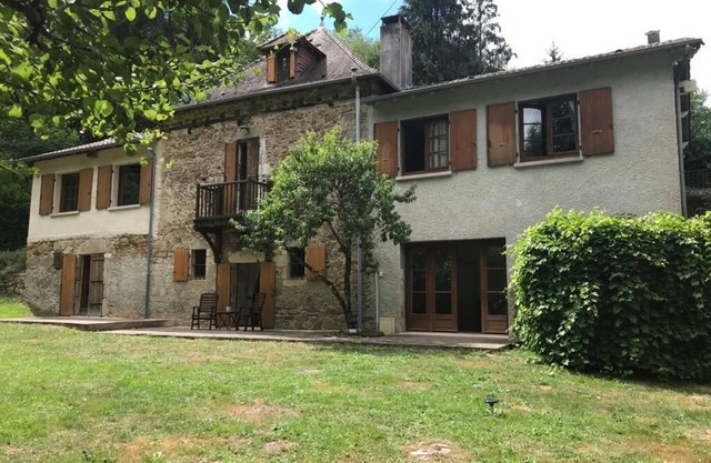 Ancient Mill in beautiful setting with private lake and rivers