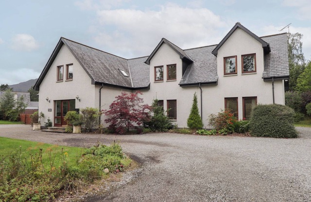 AN TORR, family friendly, luxury holiday cottage in Newtonmore