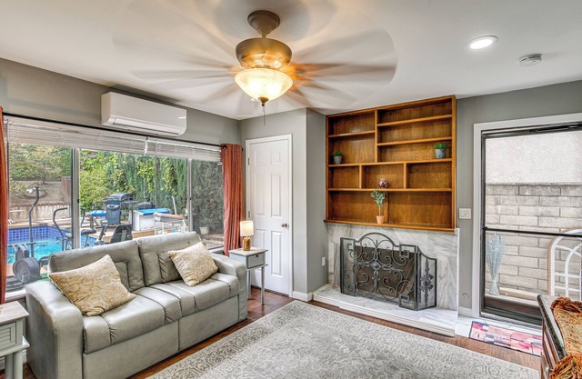 Anaheim Studio w/Fireplace: 14 Mi to Disneyland!