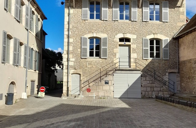 Ancien Hôtel Particulier au Cœur Dornans, à Côté du Musée Courbet