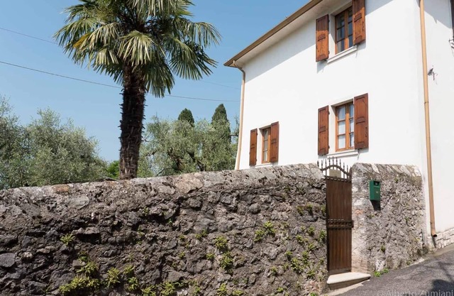 Ancient dwelling in a period village for a complete relaxation, between Lake Garda and Baldo