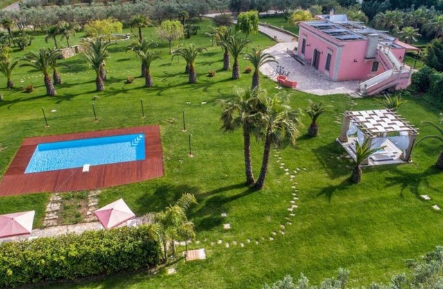 Ancient villa with swimmingpool in the middle of land of the Negroamaro wine