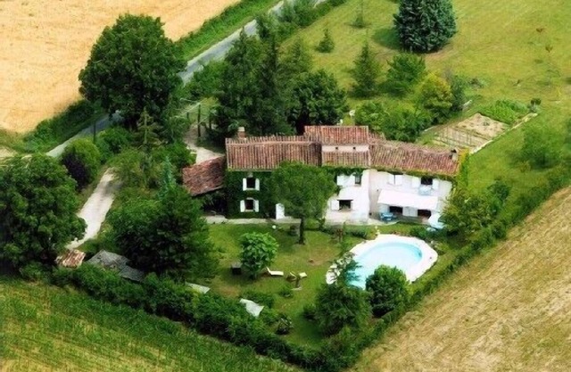and between ALBI CORDES property with private pool