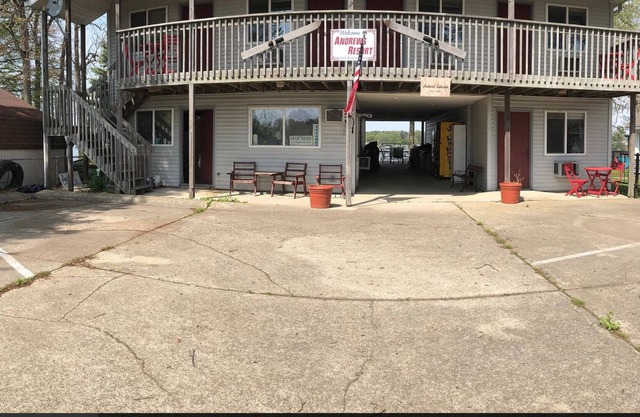 Andrew's Lakeside Resort