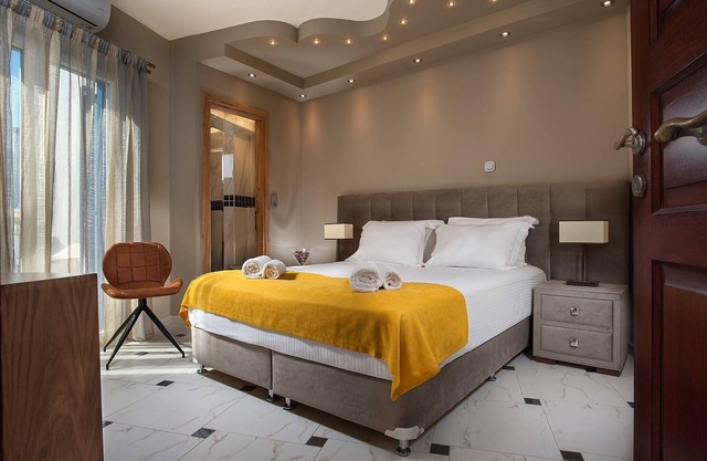 Angelica's "Lux" Room in Adamas