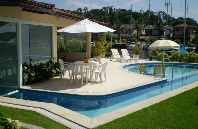 Angra Bracuhy main channel 6 suites winking sauna area gourmet deck boat 78 feet