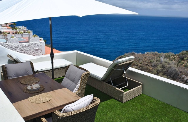 Anik's Paradise is an spectacular apartment with unbeatable sea views