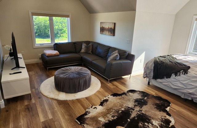 ANJUL Loft - a peaceful getaway in Bethany!