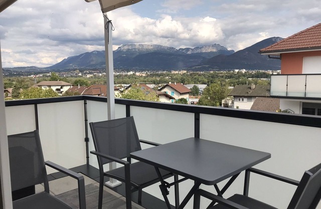 Annecy T2 pr 3 pers. stay from 9 to 13/07/24. parking s/sol sécurisé.bus gratuits.