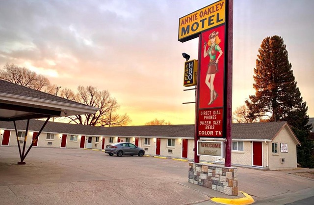 Annie Oakley Motel Oakley