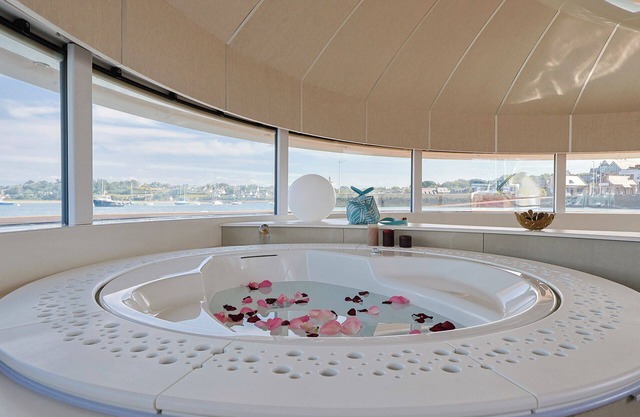 Anthenea, Suite Hôteliere Flottante 5