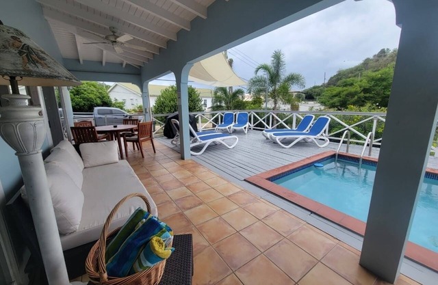 Antigua Villa, Private Pool and Garden, within walking distance to Jolly Beach