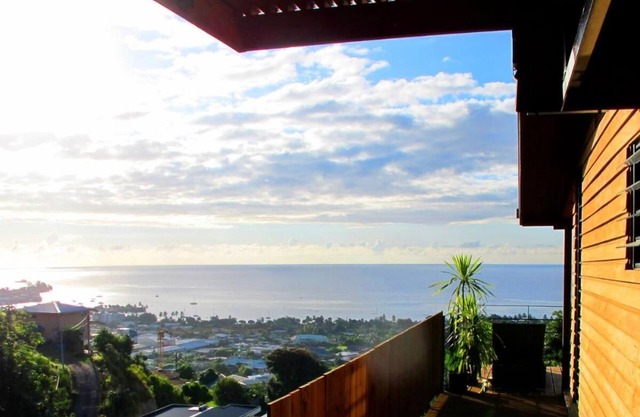 Anuhe Bungalow with Ocean View - Bounty Lodge Tahiti