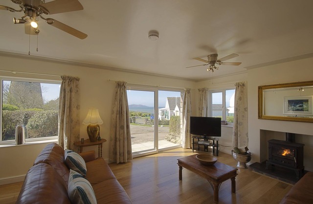 Aotearoa Church Bay- sleeps 8 guests in 4 bedrooms