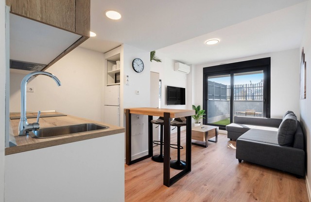 apartamento reformado con garaje y piscina de alquiler temporal