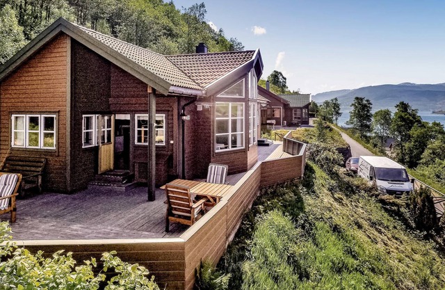 Apart and comfortable cottage in the very best location on a sunny plot with a short way to the fjor