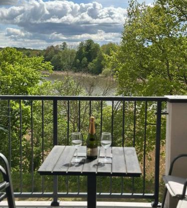 Apartament NATURA z widokiem na jezioro
