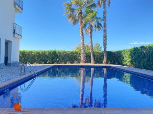 Apartamento con A/A, terraza, piscina y parking cercano a la playa y centro de Sant Pere Pescador - ES-89-104