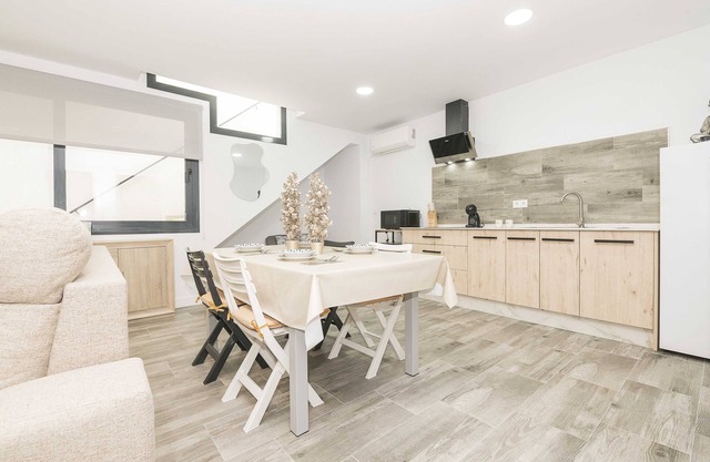 APARTAMENTO TOM-ISI - Cozy Apartment in Rota with Free WiFi and 5 Minutes from the Beach