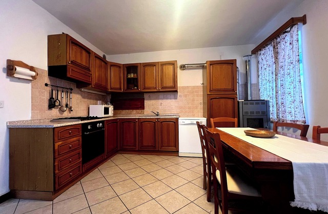 Apartma Suzy- Family Friendly- free parking