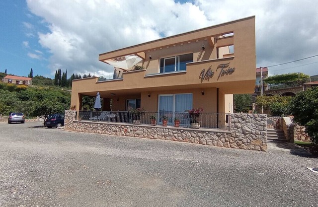 Apartman Twins 1 by Villas Guide