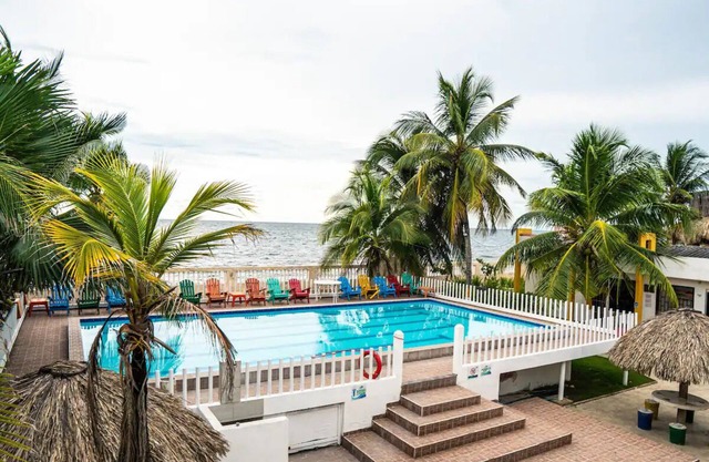 Apartment in private condominium with swimming pool and ocean access