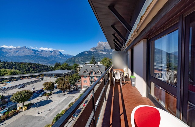 Apartment "Paradiso" with Mountain View, Balcony & Wi-Fi